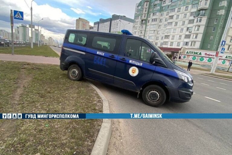 Кто виноват? В Минске произошло ДТП с участием милицейской машины Кто виноват? В Минске произошло ДТП с участием милицейской машины