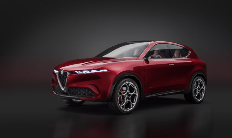 Новый Alfa Romeo Tonale 2022 попал на «шпионские» фото Новый Alfa Romeo Tonale 2022 попал на «шпионские» фото