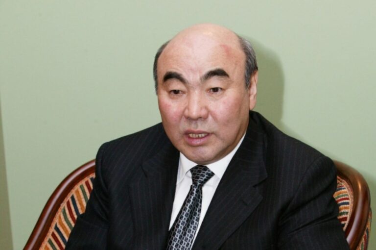 Экс-президента Киргизии Акаева доставили к следователям в Бишкеке | Право | Общество Экс-президента Киргизии Акаева доставили к следователям в Бишкеке | Право | Общество