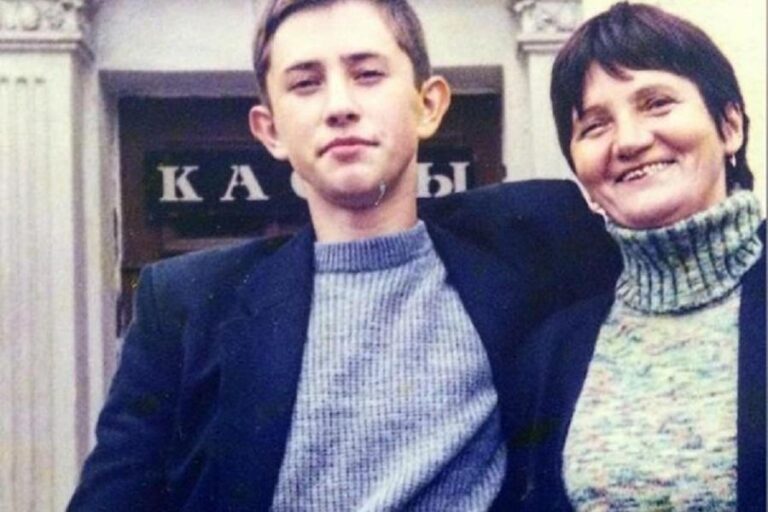 фото Павла Прилучного времён юности в Новосибирске рассмешило пользователей сети фото Павла Прилучного времён юности в Новосибирске рассмешило пользователей сети
